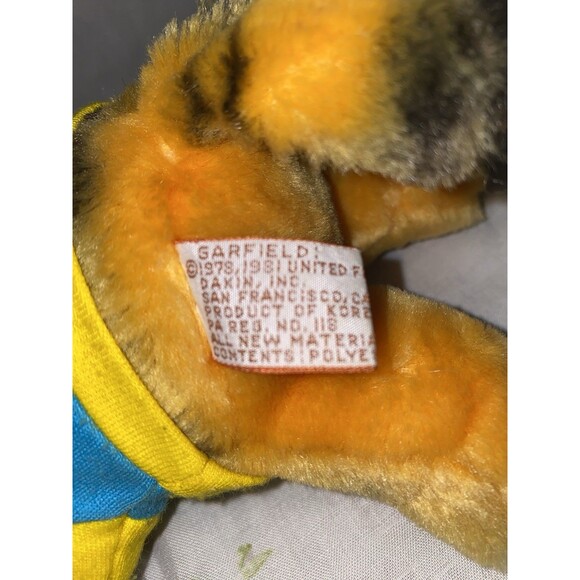 Dakin Garfield Cat Plush Stuffed Animal in Blue Lets Party Shirt VTG 1981 7" - Picture 3 of 3